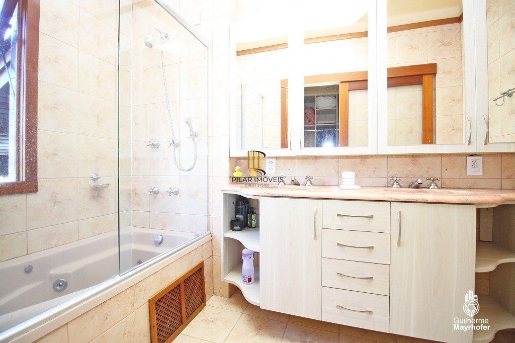 Casa para Venda - 275.72m², 4 dormitórios, sendo 3 suites, 4 vagas - Glória
