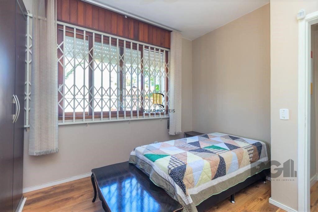Casa de 380m², bairro Guarujá