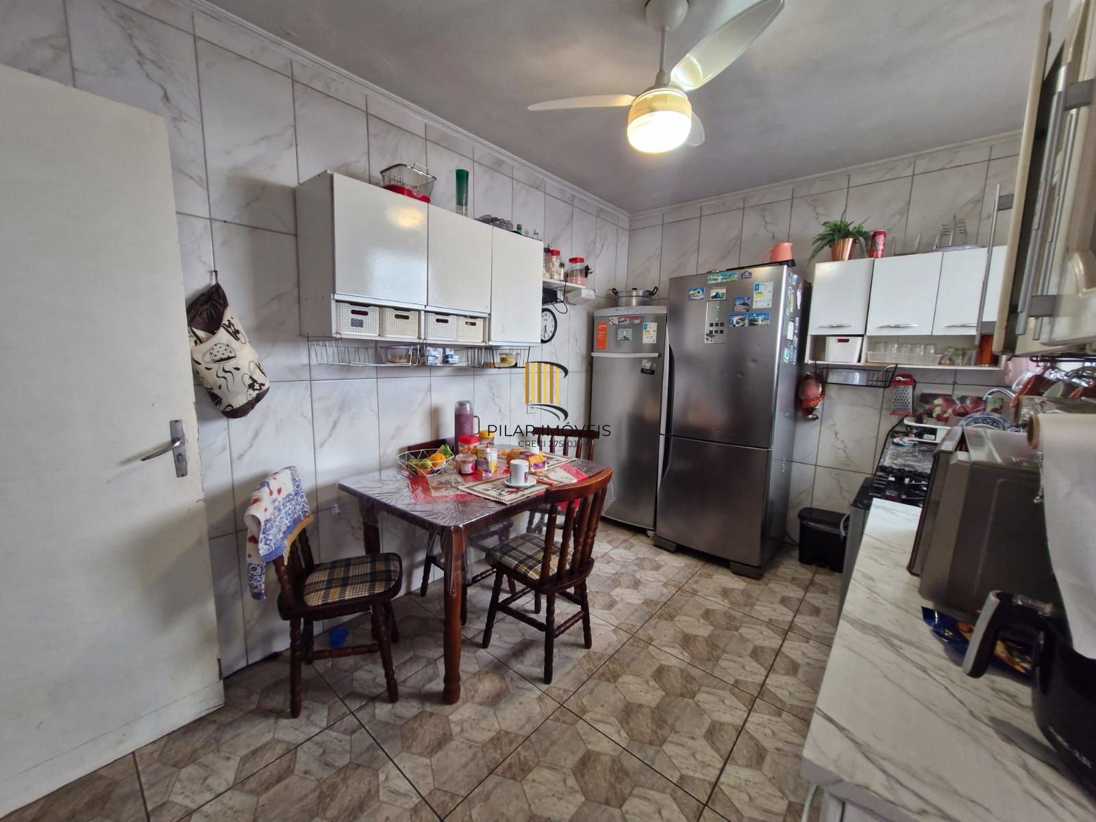 Casa com 3 dormitórios e edícula nos fundos no bairro Nonoai.