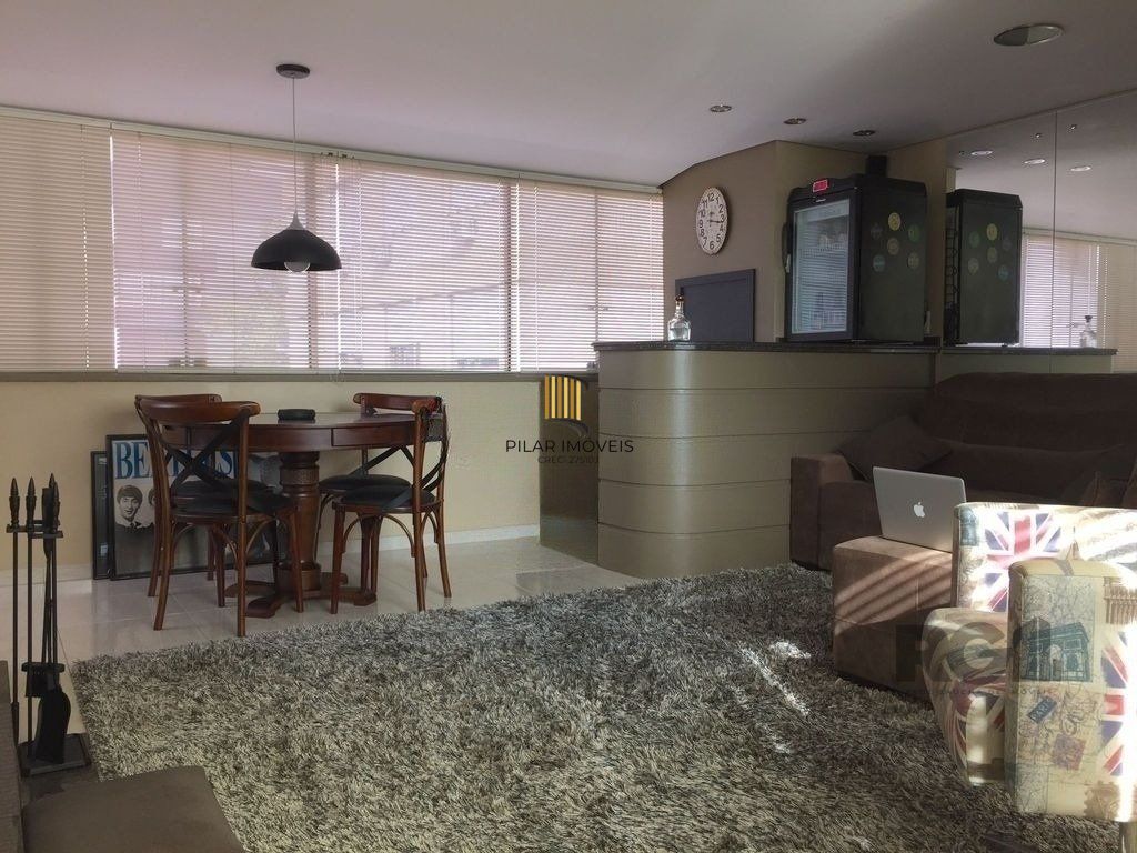 Amplo apartamento duplex com 2 dormitórios e 1 vaga de garagem.