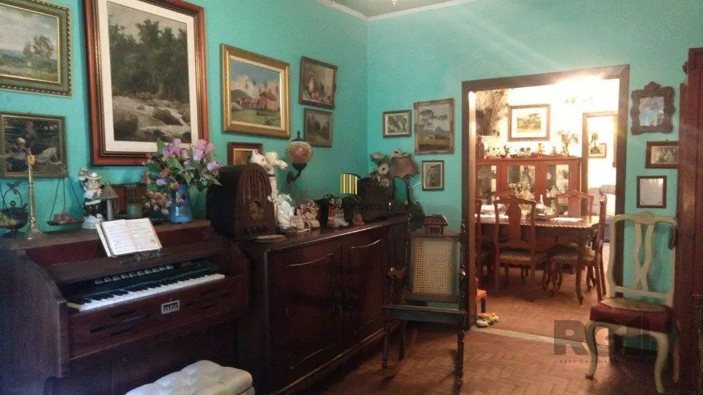 Casa com 3 dormitórios no bairro Sarandi