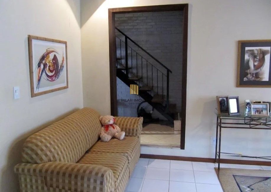 Casa 4 dormitórios no bairro Glória