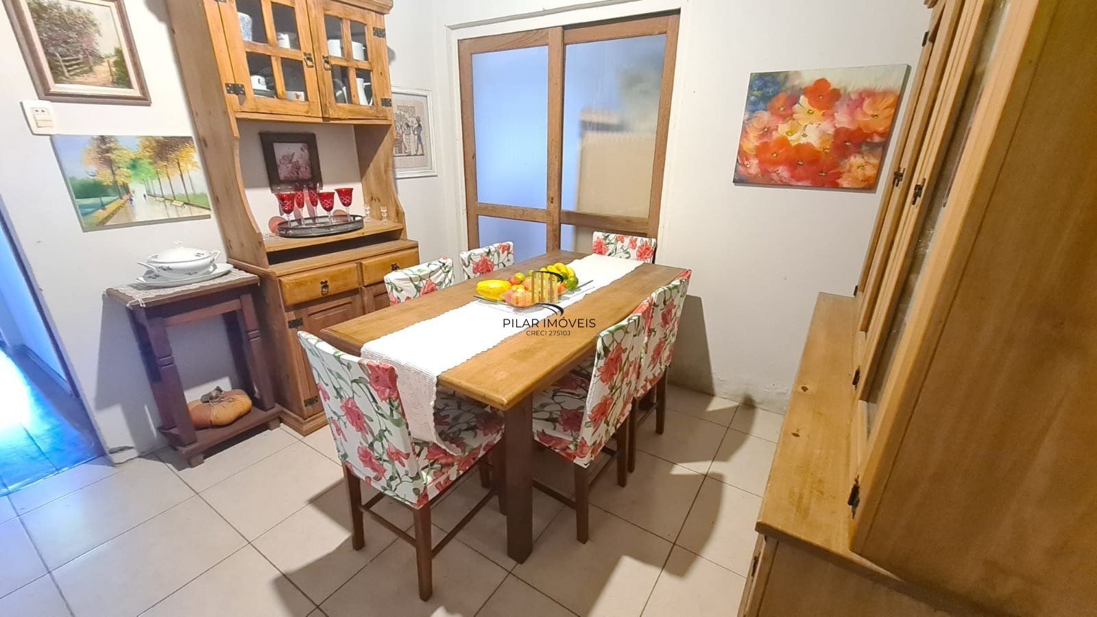 Casa com 4 dormitórios, 2 vagas e 300m² á venda