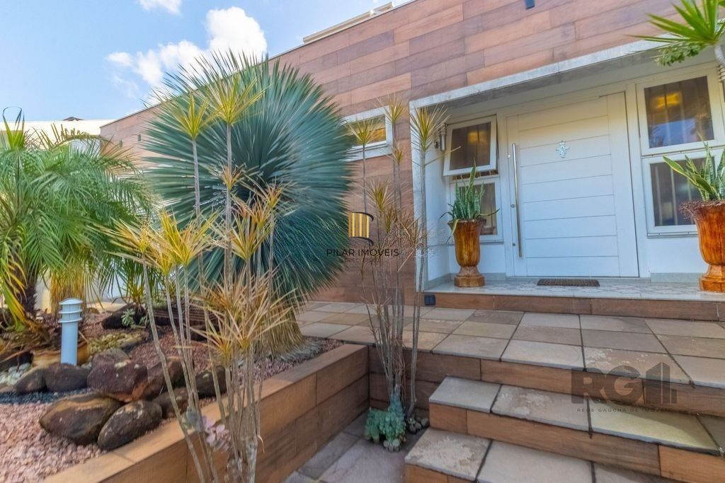 Casa 280m² - 3 dormitórios, 1 suíte, 2 vagas no bairro Jardim Itú