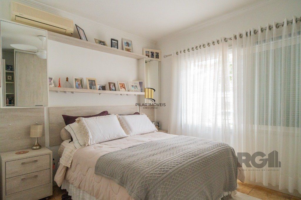 Casa 3 dormitórios no bairro Medianeira