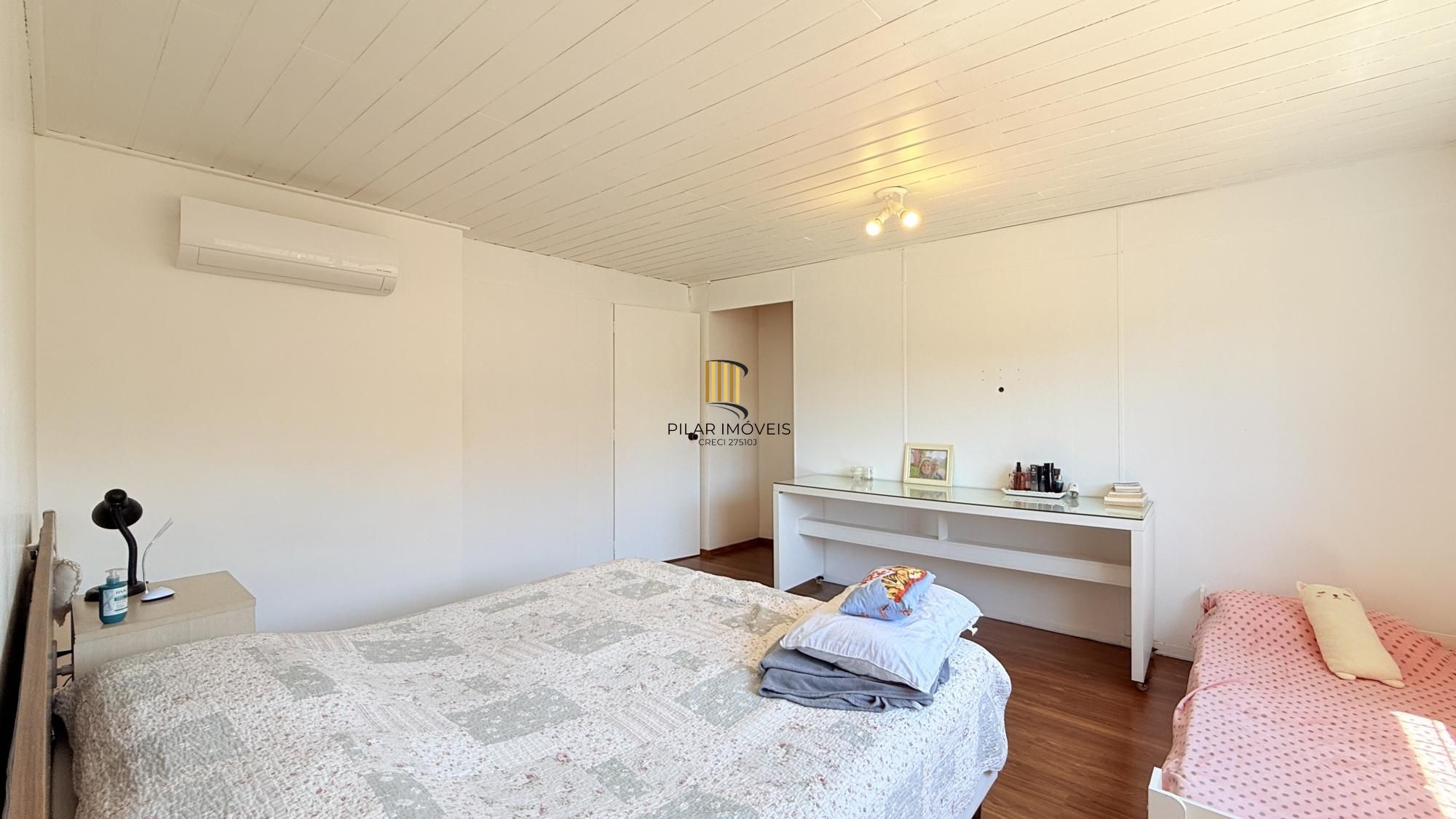 Casa 4 dormitórios no bairro Teresópolis