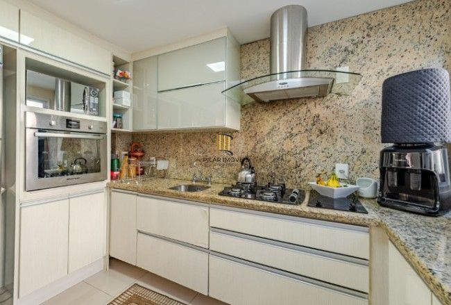 Casa em Condomínio à venda com 4 dormitórios, 248m² e 4 vagas no bairro Teresópolis, em Porto Alegre .