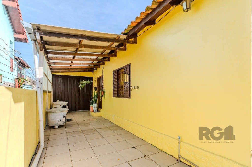 Casa de 2 dormitórios, no bairro  Hípica
