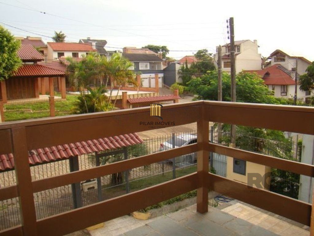 Casa de 370m² - 4 dormitórios, 2 suítes e 4 vagas de garagem no bairro Espírito Santo