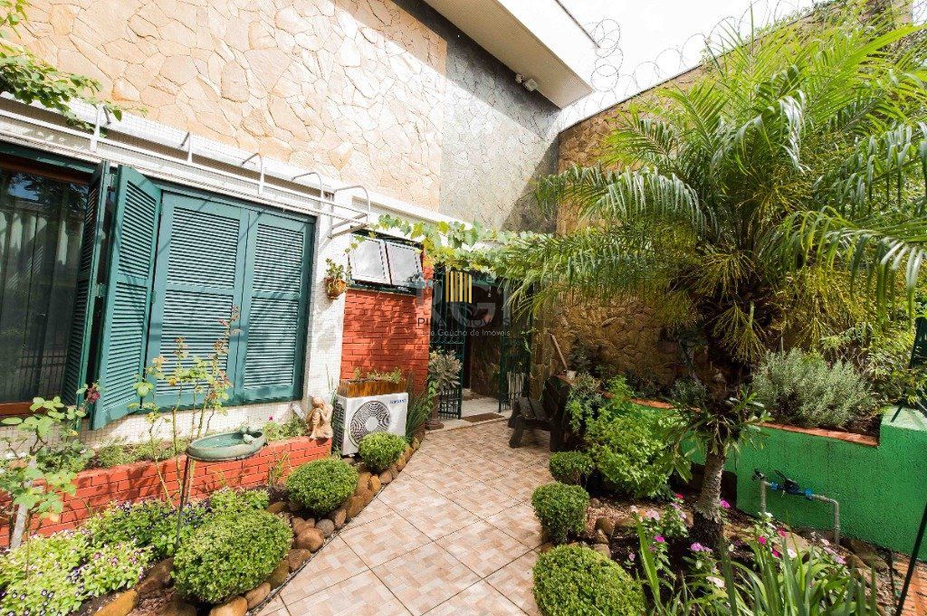 Casa para Venda - 317m², 5 dormitórios, sendo 1 suites, 2 vagas - Teresópolis