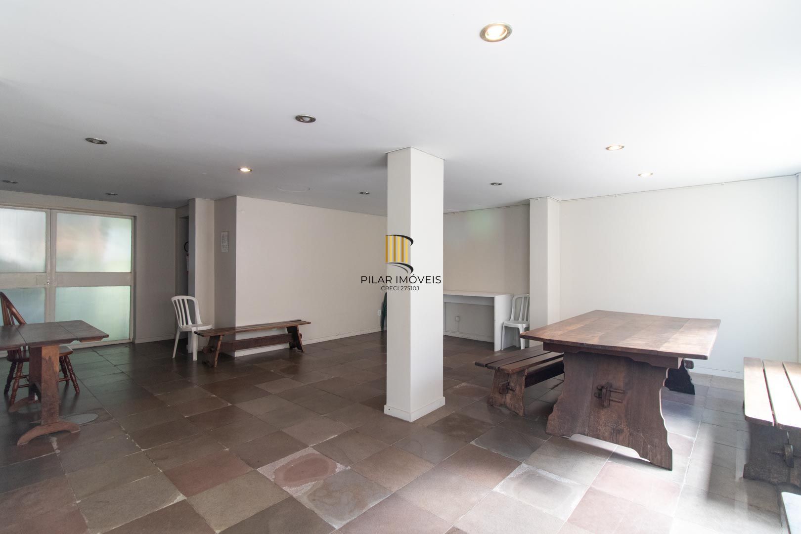 Apartamento de 03 dormitorios com suite e vaga coberta no bairro Menino Deus