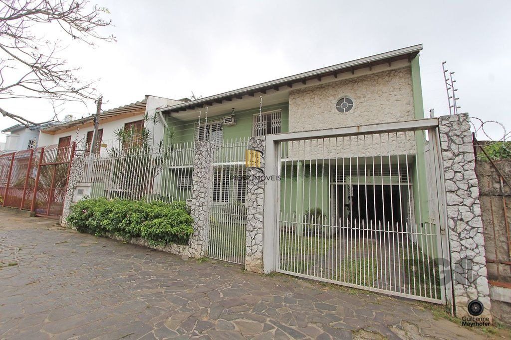 Casa com 5 suítes, 7 banheiros, 4 vagas no bairro Partenon - Pilar Imóveis