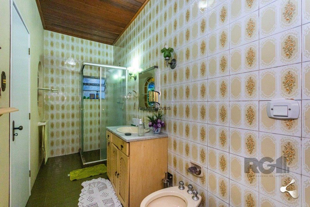 Casa para Venda - 240m², 3 dormitórios, sendo 1 suites, 3 vagas - Cristal