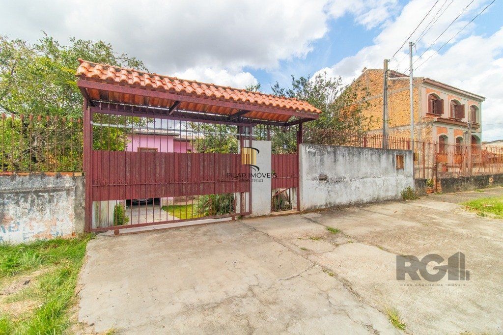 Casa com 3 dormitórios e 3 vagas no bairro Santa Tereza