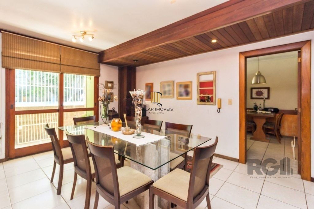Casa 470m² - 4 dormitórios, 5 vagas no bairro Jardim São Pedro