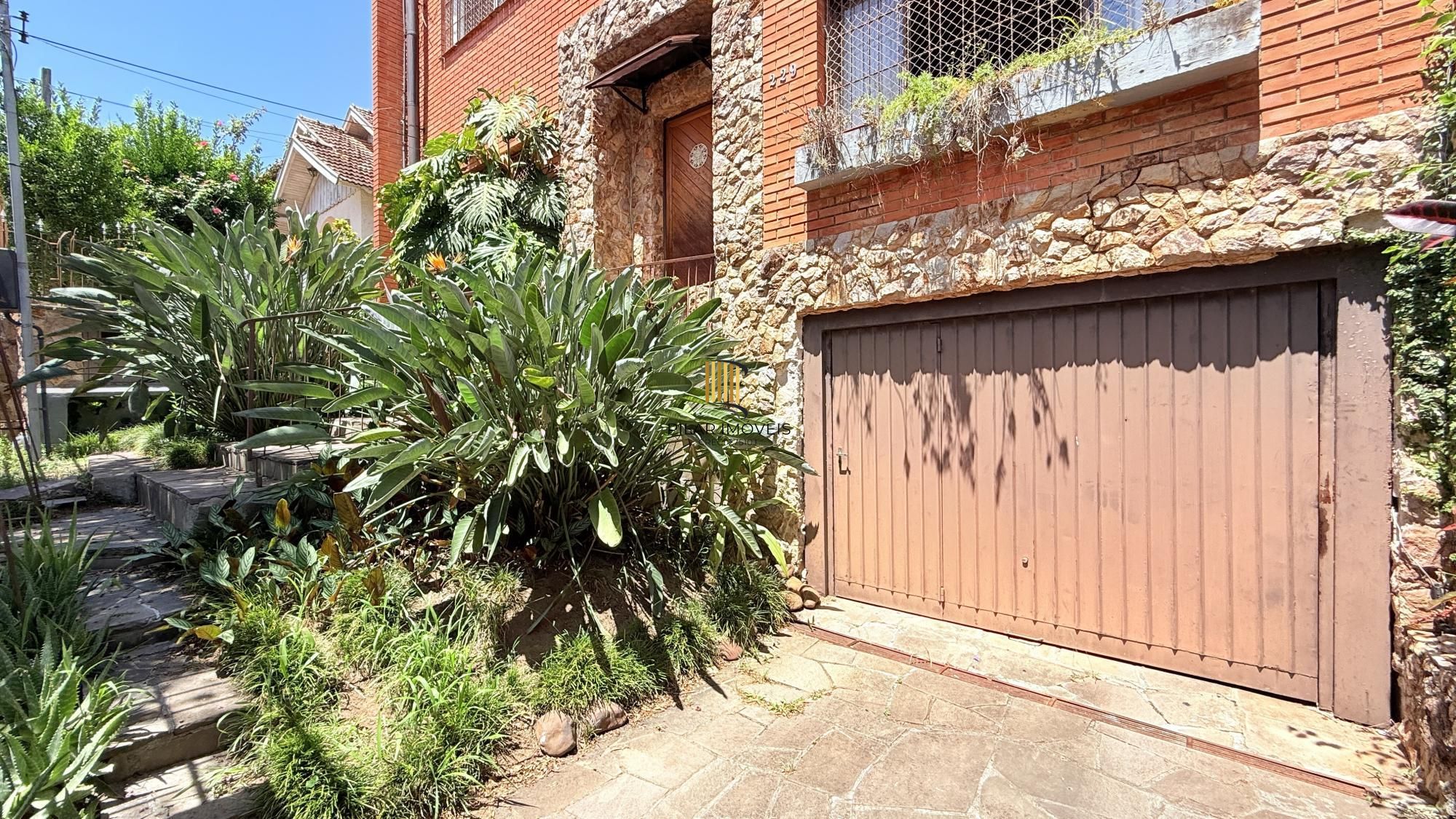 Casa 4 dormitórios no bairro Teresópolis