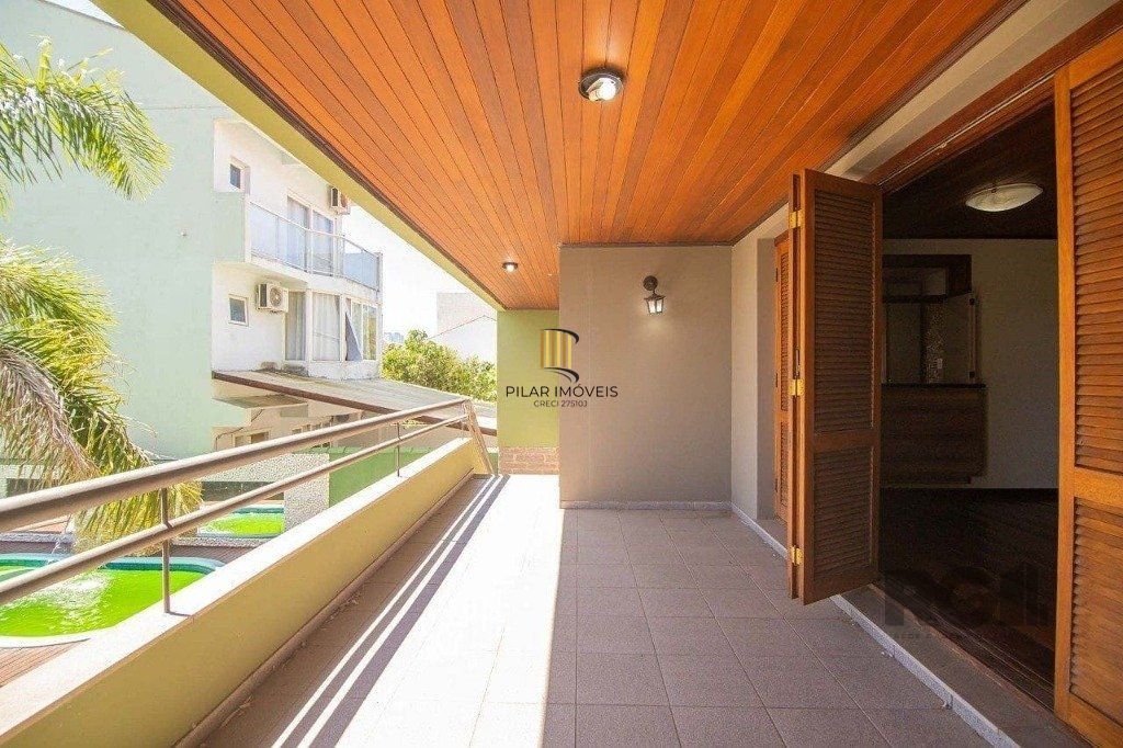 Casa para Venda - 443m², 3 dormitórios, 4 vagas - Alto Petrópolis