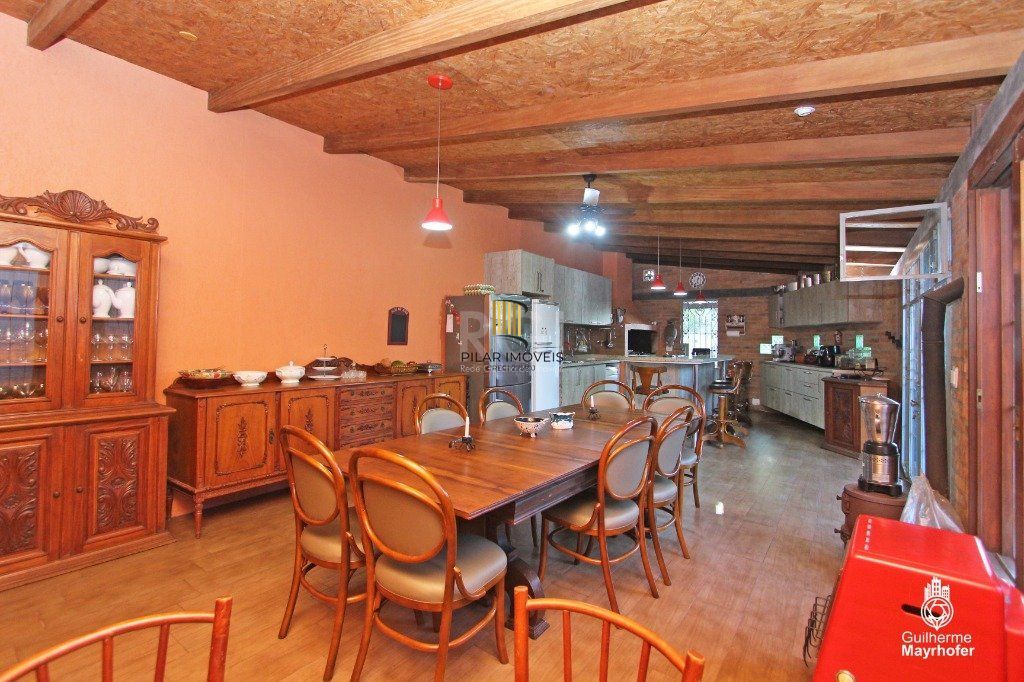 Casa para Venda - 500m², 5 dormitórios, sendo 2 suites, 5 vagas - Menino Deus