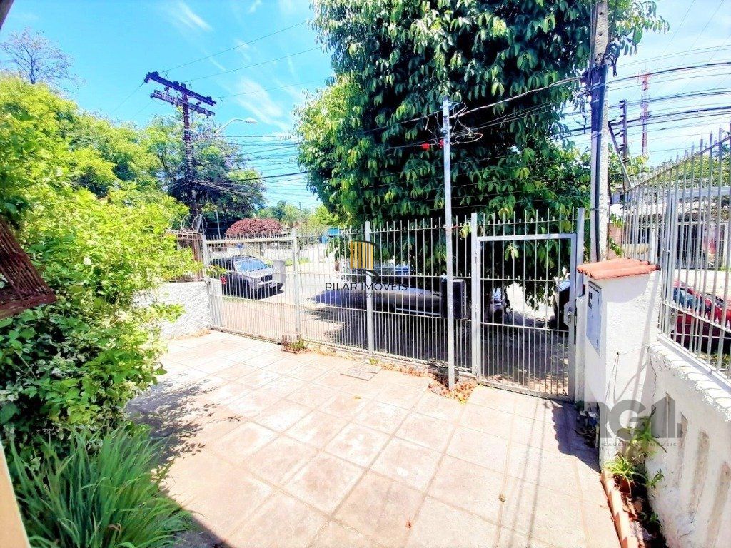 Casa 3 dormitórios no bairro Medianeira