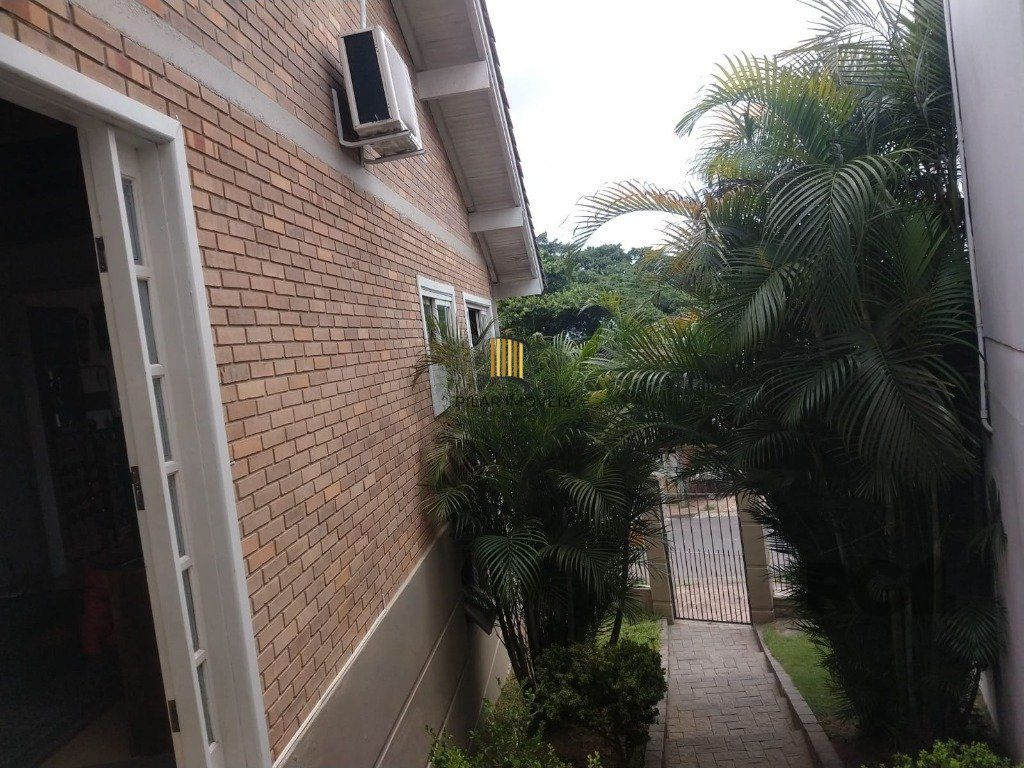 Casa com 3 dormitórios no bairro Ipanema