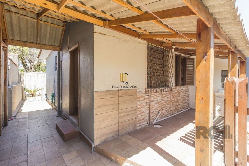 Casa de 5 dormitórios no bairro Sarandi