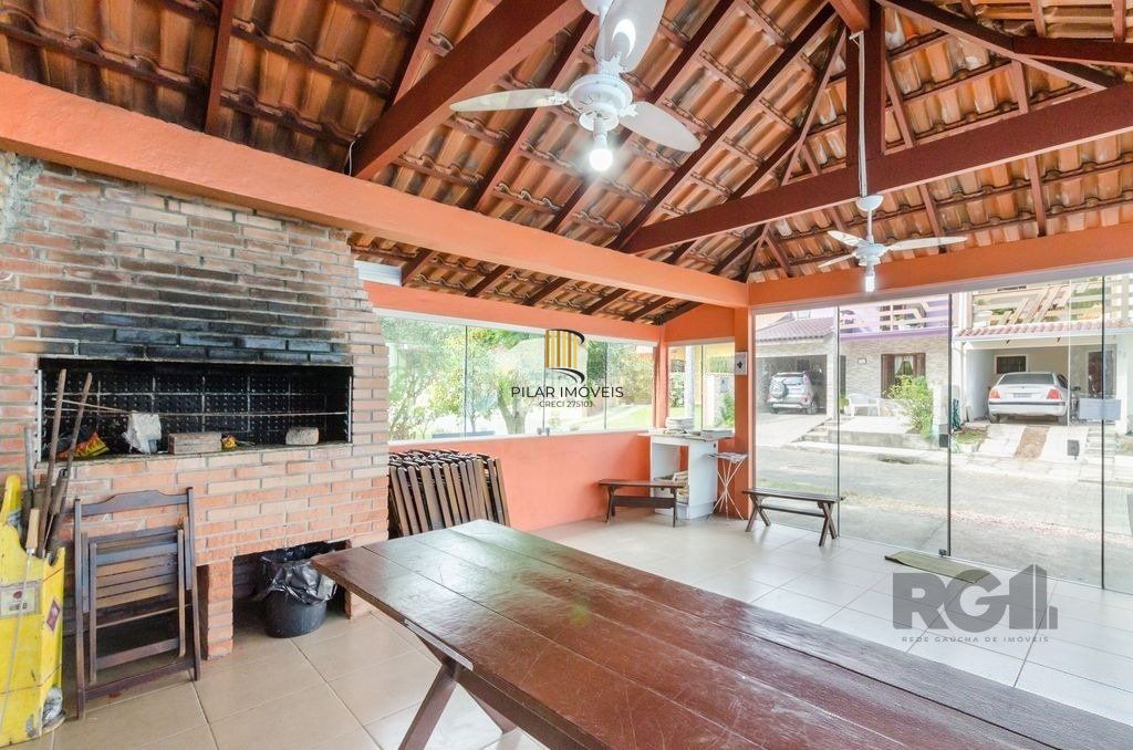 Casa em Condomínio, 166m² - 3 dormitórios, 2 vagas no bairro Guarujá