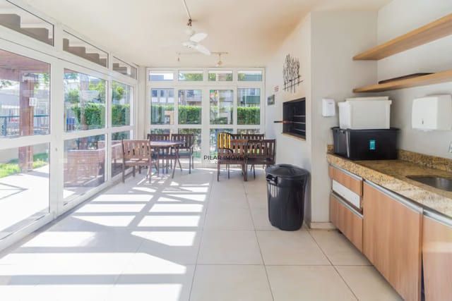 Apartamento de 2 dormitórios à venda em São Geraldo, Porto Alegre.