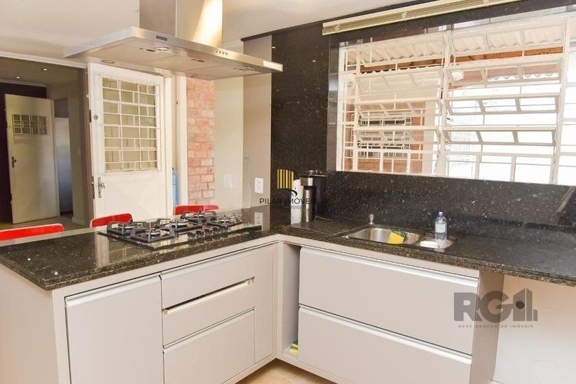Casa de 197m² - 5 dormitórios, 3 vagas no bairro Rubem Berta