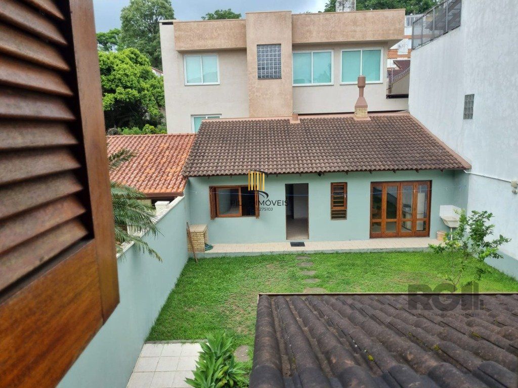 Casa 4 dormitórios no bairro Teresópolis