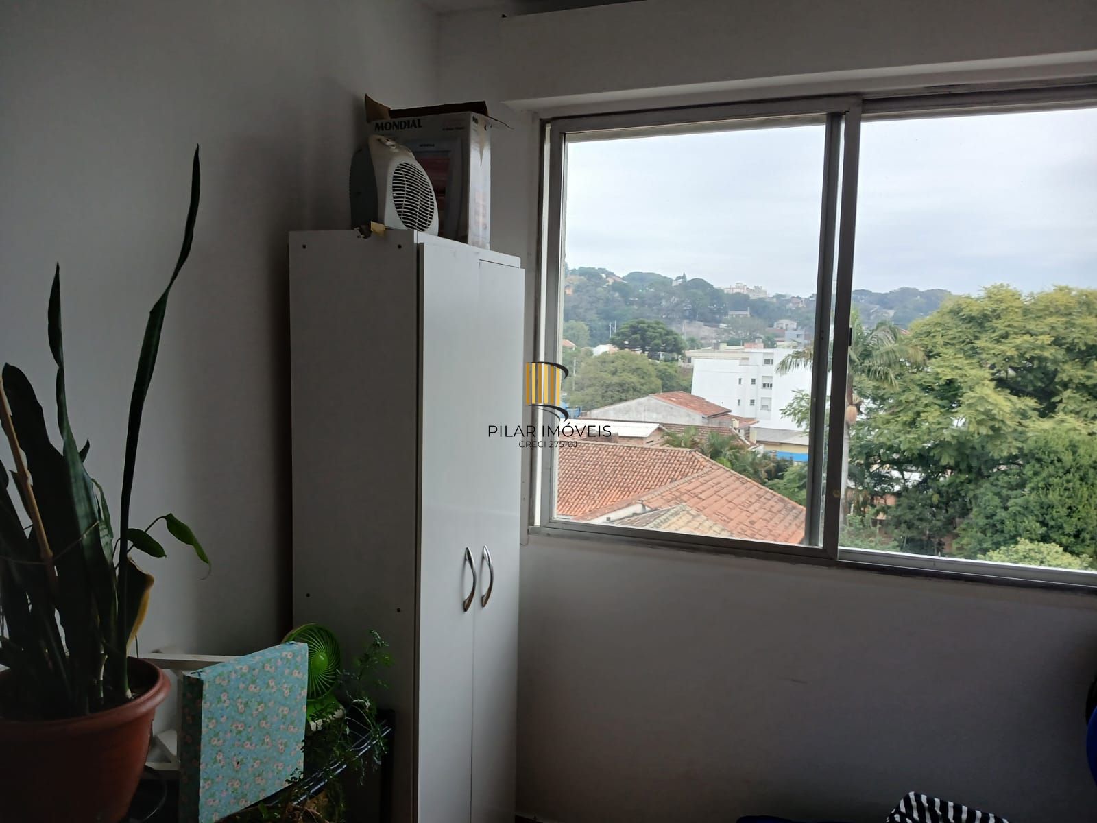 Apartamento de 02 dormitorios na Rua Nunes,bairro Medianeira -Porto Alegre