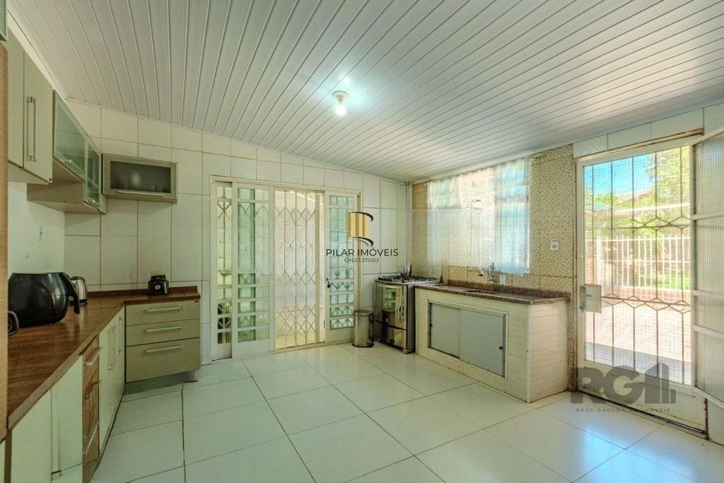 Casa de 3 dormitórios no bairro Rubem Berta