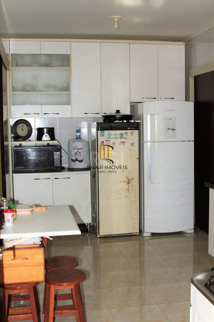 Apartamento com 03 dormitórios, churrasqueira e vaga de garagem no Menino Deus