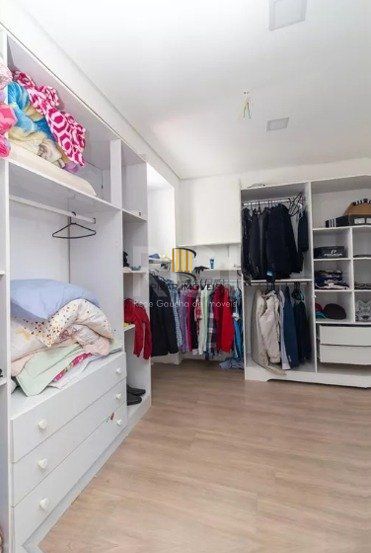 Casa para Venda - 377m², 4 dormitórios, sendo 2 suítes, 3 vagas - Teresópolis
