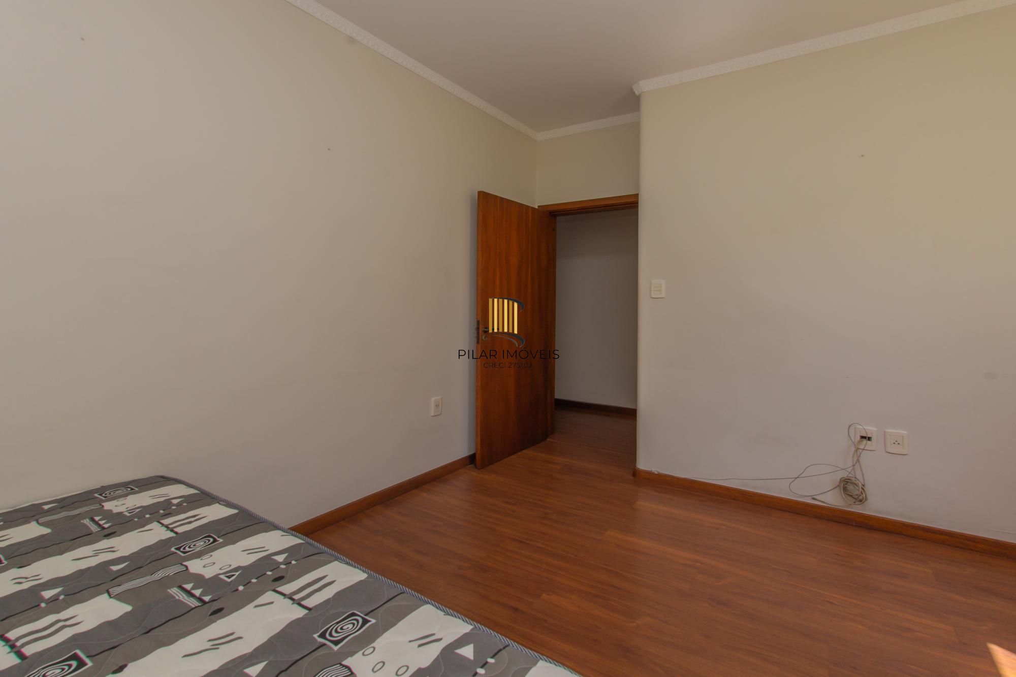 Apartamento 02 dormitórios próximo ao hospital Moinhos
