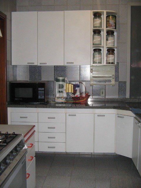 Casa para Venda - 260m², 3 dormitórios, sendo 1 suites, 7 vagas - Nonoai
