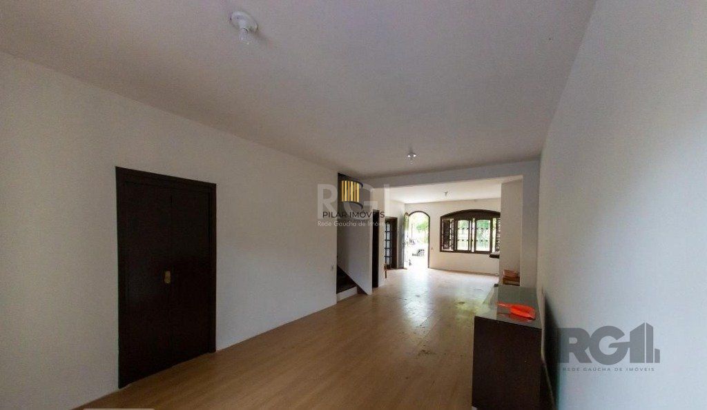 Casa para Venda - 450m², 4 dormitórios, sendo 3 suites, 5 vagas - Nonoai