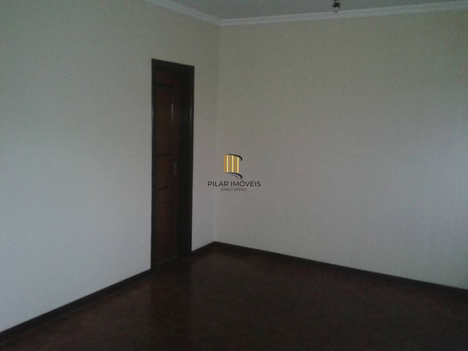 Casa de 3 dormitórios com piscina no bairro Teresópolis.