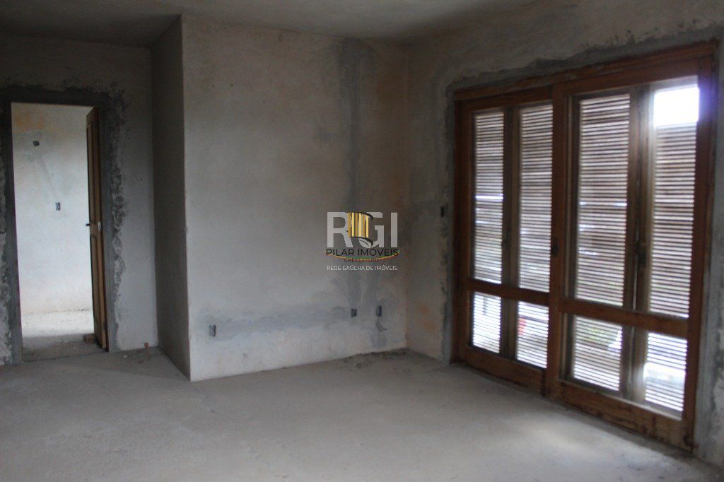 Casa para Venda - 300m², 5 dormitórios, sendo 3 suites, 5 vagas - Teresópolis
