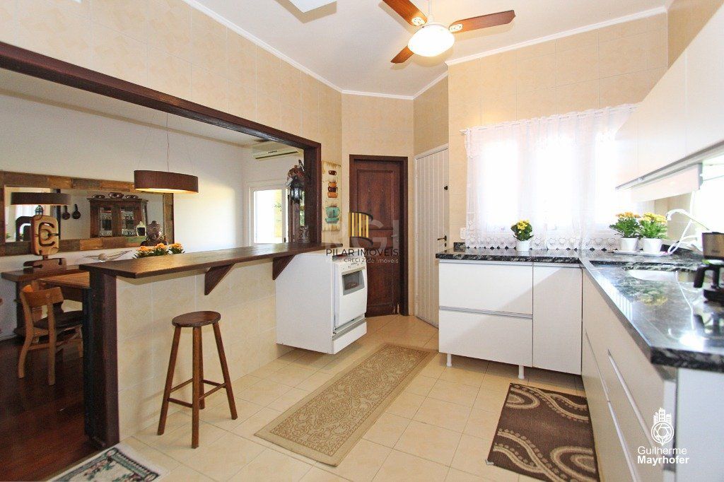 Casa para Venda - 240m², 5 dormitórios, sendo 1 suites, 3 vagas - Menino Deus