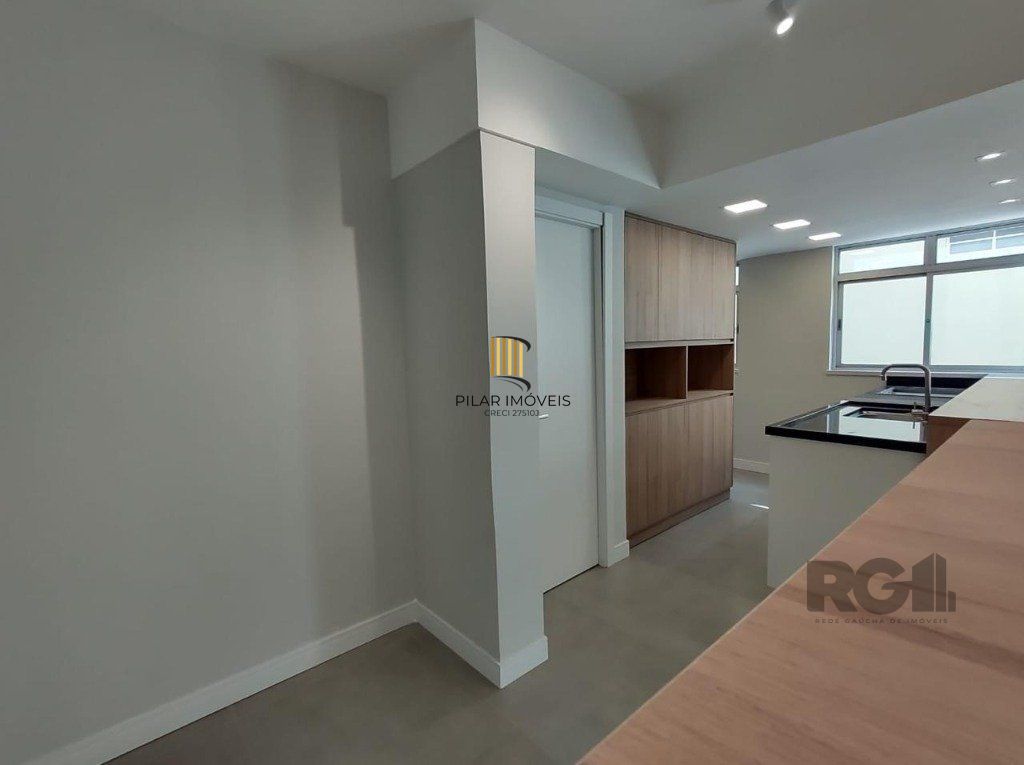 Apartamento semi mobiliado, 67m², 2 dormitórios, 1 vaga no bairro Petrópolis