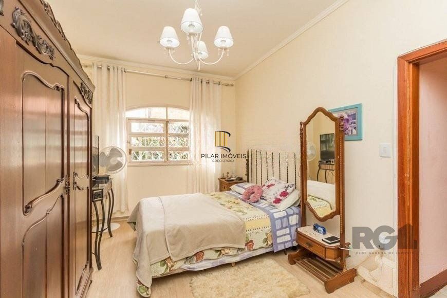 CASA PRÓXIMA AO PONTAL, com 5 vagas, 3 dormitórios!