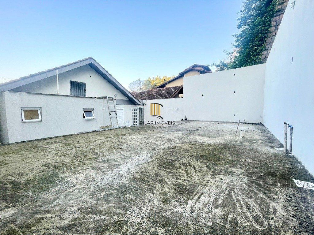 Casa de 2 dormitórios no bairro Jardim Sabará