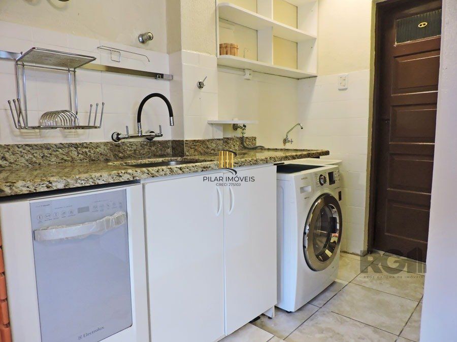 EXCELENTE casa térrea MAIS um loft construído em edícula anexa, com pátio.