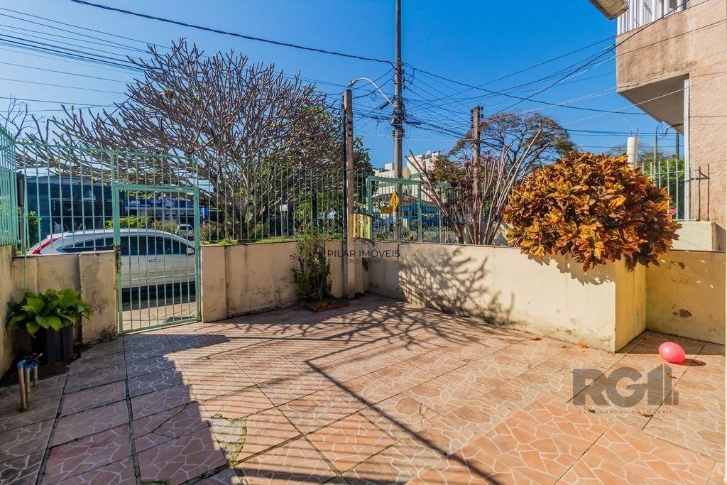 Casa com 4 dormitórios no bairro Santa Maria Goretti
