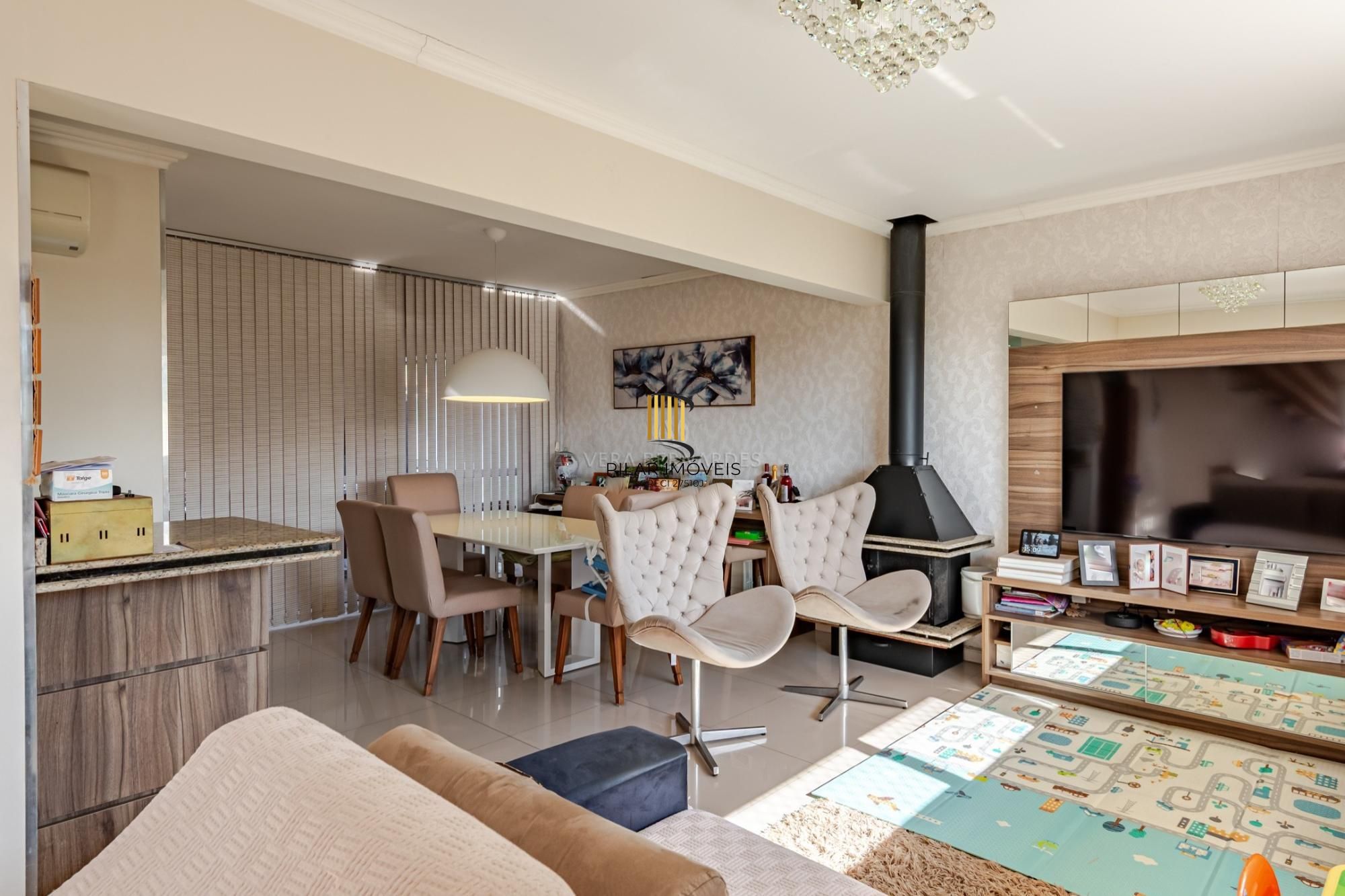 Casa em Condomínio à venda com 4 dormitórios, 248m² e 4 vagas no bairro Teresópolis, em Porto Alegre .
