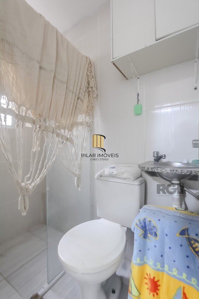 Casa em condomínio, 77m², 2 dormitórios e 2 vagas no bairro Humaitá