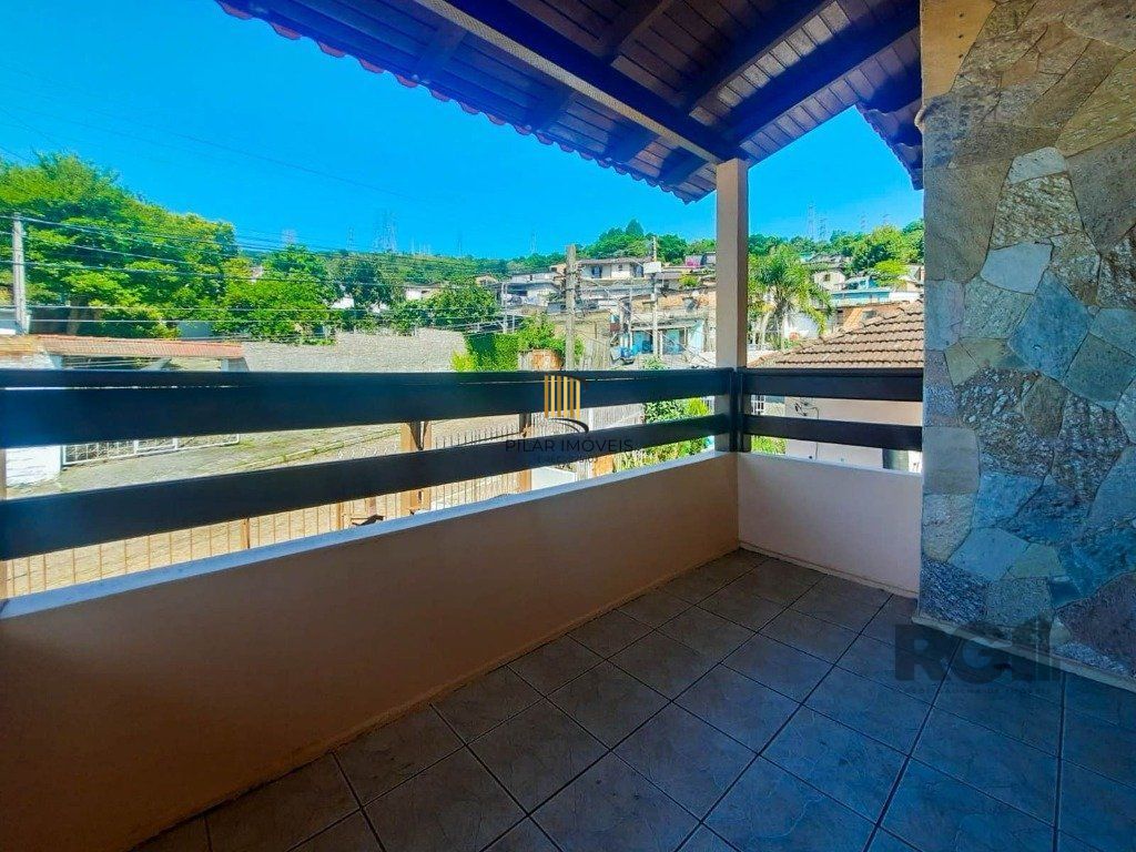 Excelente casa de 240m² com 4 dormitórios e 2 vagas.