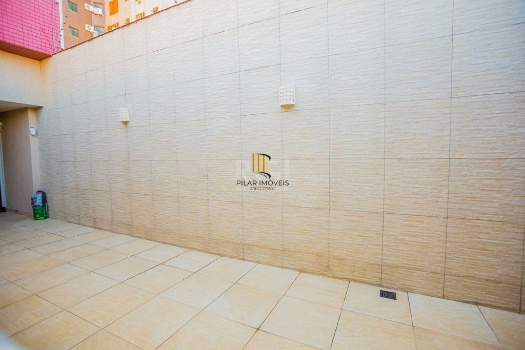 Belíssima casa de 375m² e 04 dormitórios sendo 01 suíte.