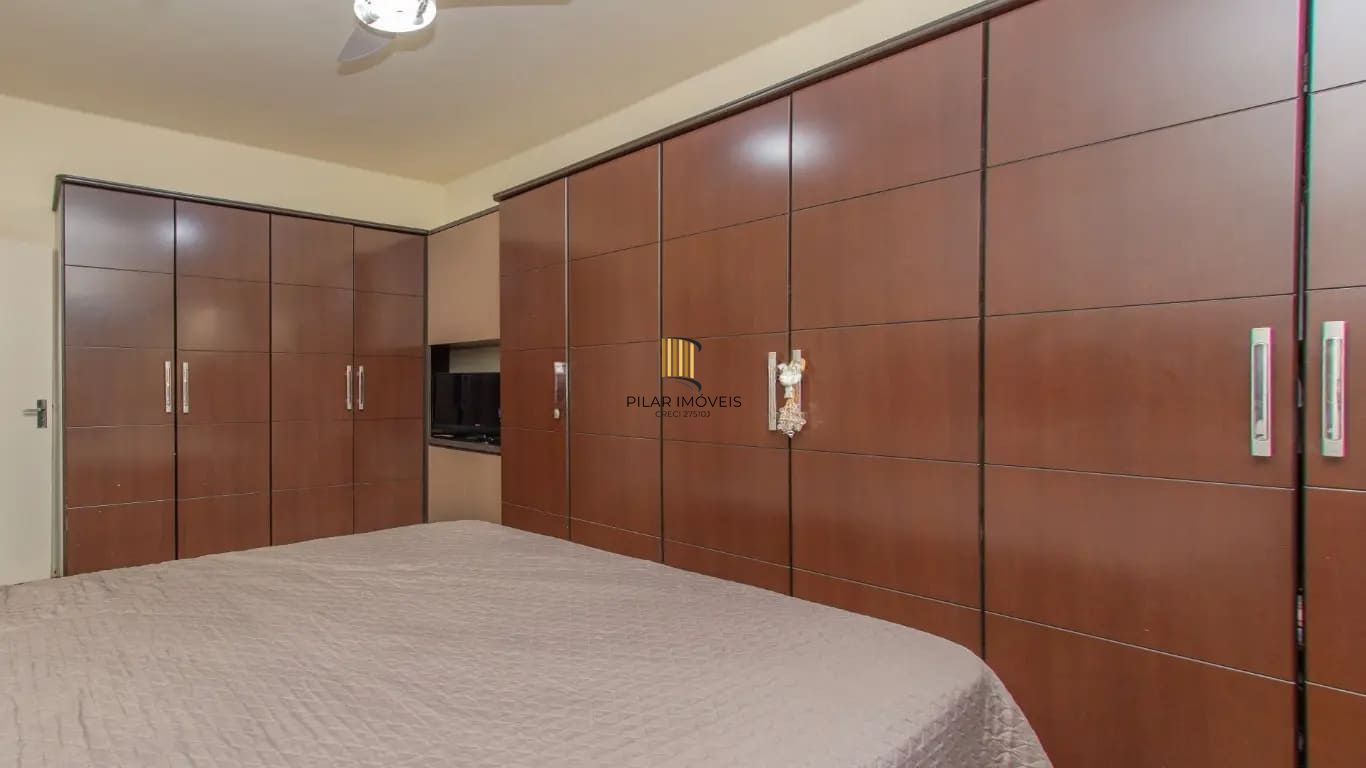 Apartamento com 3 dormitórios e 99m² à venda em Petrópolis.