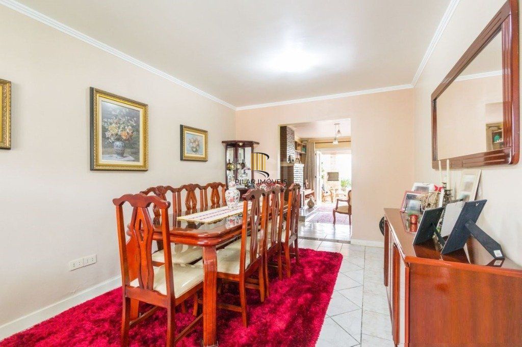 Casa para Venda - 258m², 3 dormitórios, sendo 1 suites, 4 vagas - Teresópolis